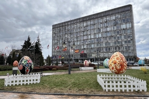 Новини Вінниці / Гігантські писанки прикрасили центр Вінниці до Великодня
