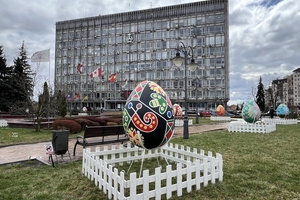 Новини Вінниці / Гігантські писанки прикрасили центр Вінниці до Великодня