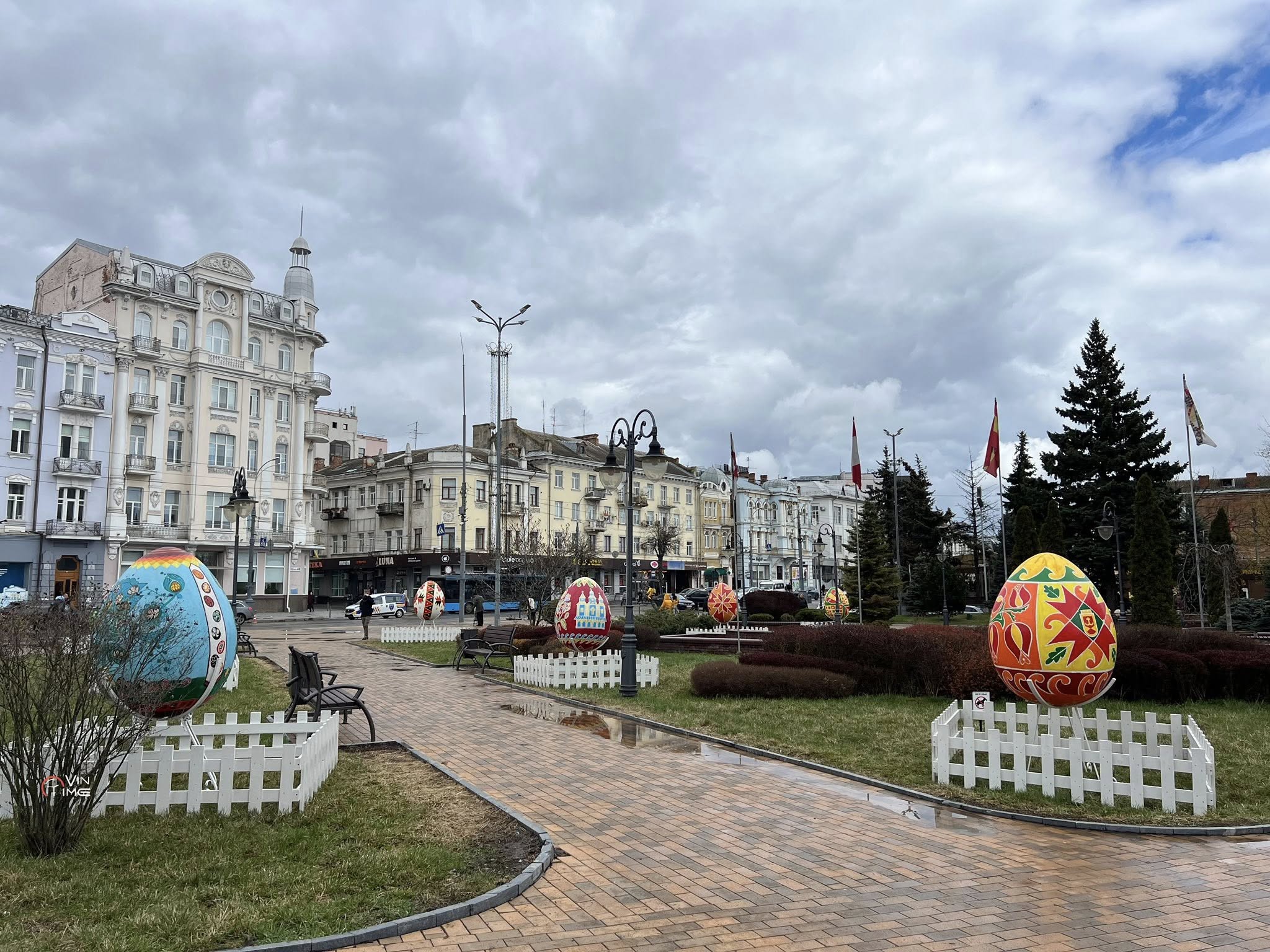 Новини Вінниці / Гігантські писанки прикрасили центр Вінниці до Великодня