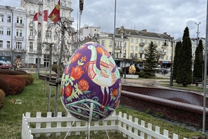 Новини Вінниці / Гігантські писанки прикрасили центр Вінниці до Великодня