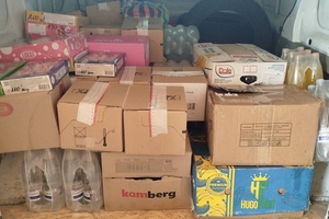 Новини Вінниці / Хмільничани передали на передову продукти, шини та домашні смаколики для військових