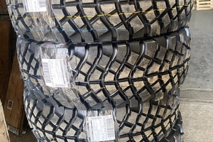 Новини Вінниці / Хмільничани передали на передову продукти, шини та домашні смаколики для військових