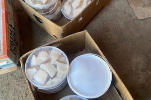 Новини Вінниці / Хмільничани передали на передову продукти, шини та домашні смаколики для військових