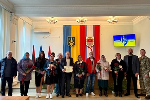 Новини Вінниці / На Вінниччині рідним загиблих воїнів вручили державні нагороди 
