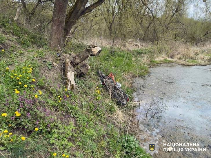 Новини Вінниці / Один загинув, інший у лікарні: на Вінниччині двоє 17-річних підлітків стали жертвами дорожніх аварій
