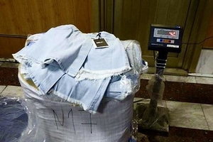 Новини Вінниці / Вінницькі митники викрили схему з псевдогуманітаркою: під виглядом допомоги везли одяг на продаж