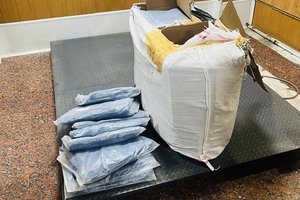 Новини Вінниці / Вінницькі митники викрили схему з псевдогуманітаркою: під виглядом допомоги везли одяг на продаж