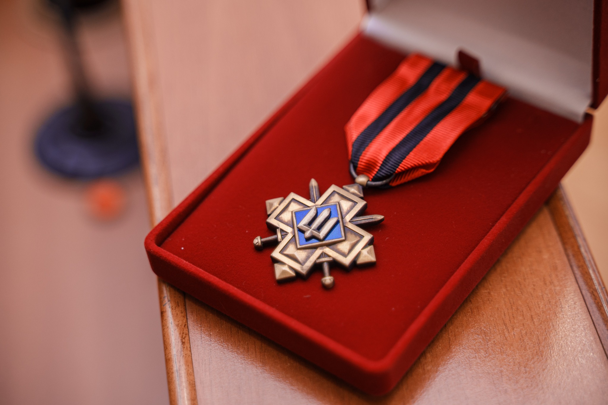 Новини Вінниці / Родині загиблого вінничанина Сергія Лочмана передали почесну нагороду «Золотий Хрест»