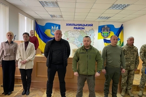 Новости Винницы и области / У Хмільнику родинам загиблих захисників вручили державні нагороди / Інформаційний портал На Париже Новини Вінниці / У Хмільнику родинам загиблих захисників вручили державні нагороди