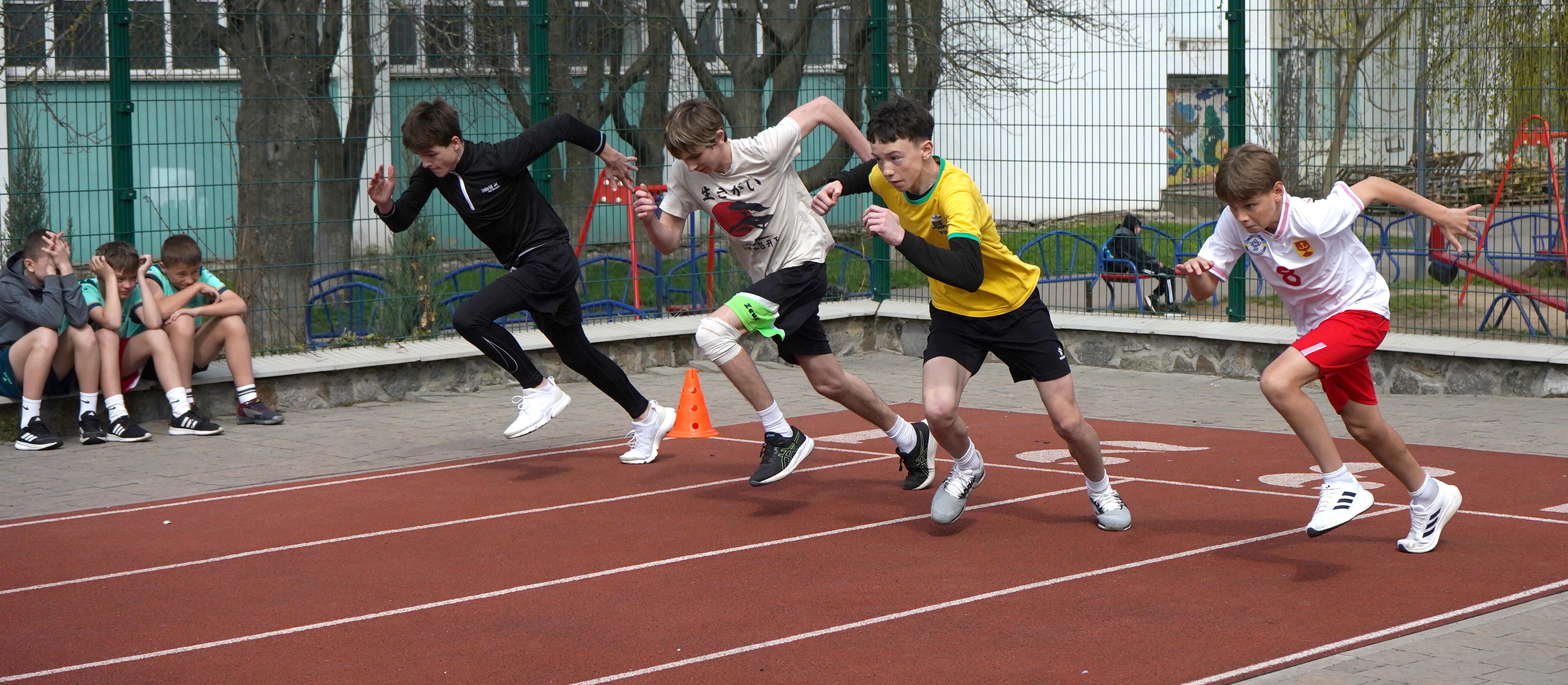 Новини Вінниці /  У Вінниці 15 команд школярів виборювали перемогу в міському етапі змагань «Пліч-о-пліч» із легкої атлетики 