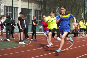Новини Вінниці /  У Вінниці 15 команд школярів виборювали перемогу в міському етапі змагань «Пліч-о-пліч» із легкої атлетики 