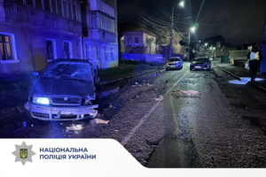 Новини Вінниці / У Вінниці вночі сталася ДТП: травмувалися водій та пасажир одного авто