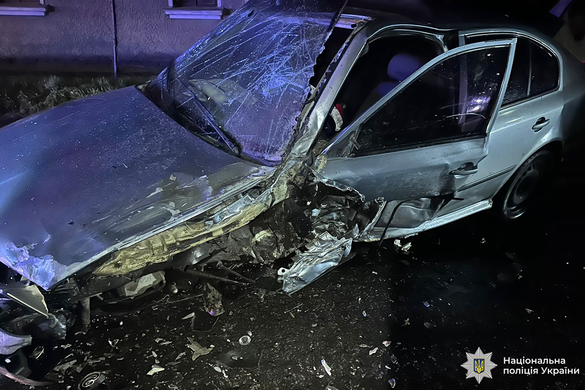 Новини Вінниці / У Вінниці вночі сталася ДТП: травмувалися водій та пасажир одного авто