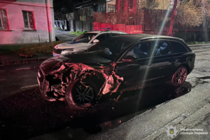 Новини Вінниці / У Вінниці вночі сталася ДТП: травмувалися водій та пасажир одного авто