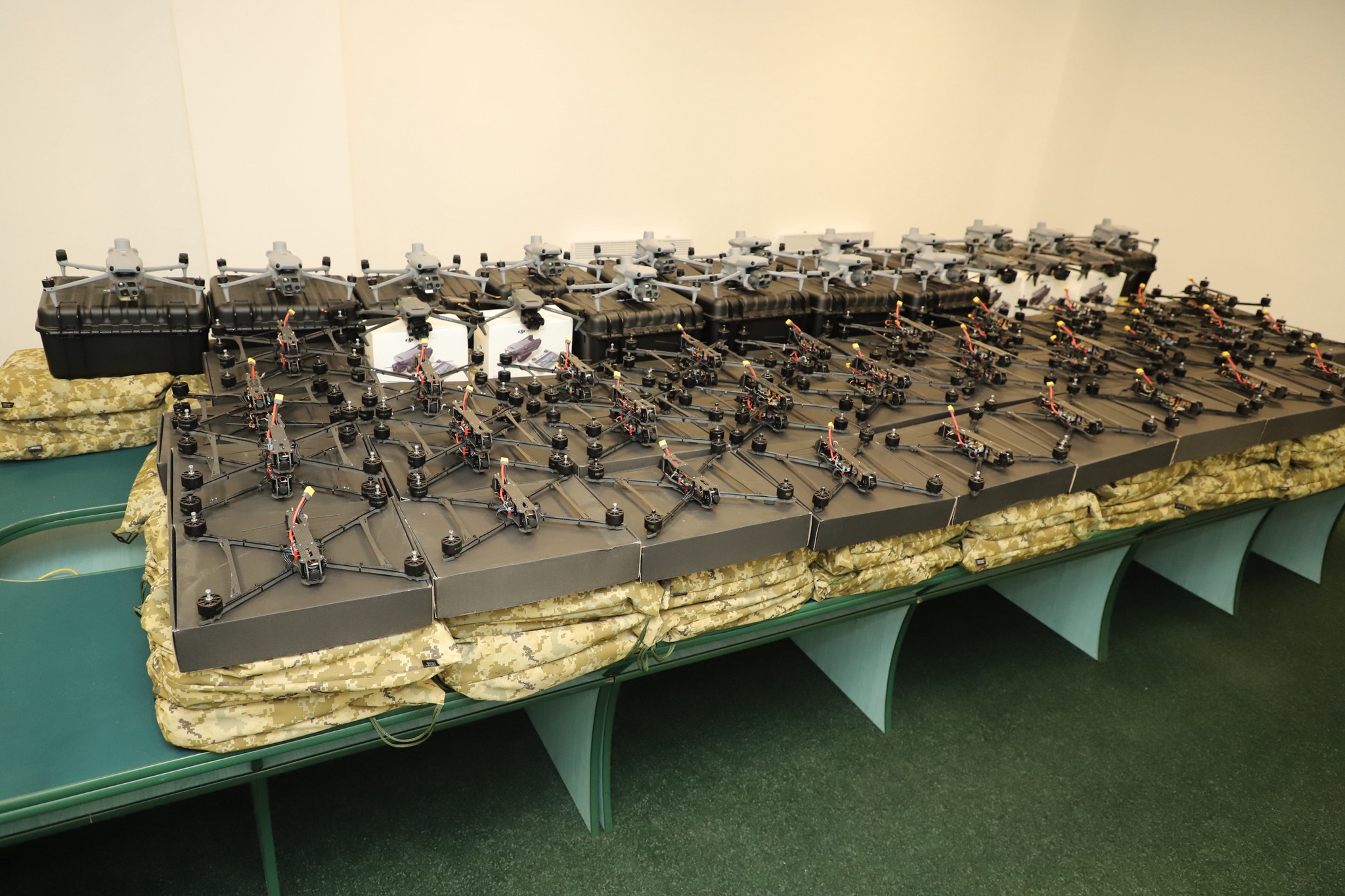 Новини Вінниці / Вінниччина передала дрони та захисні плащі Третій штурмовій бригаді