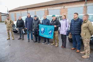 Новости Винницы и области / Вінниця передала автомобілі чотирьом бригадам, які працюють на найскладніших ділянках фронту / Інформаційний портал На Париже Новини Вінниці / Вінниця передала автомобілі чотирьом бригадам, які працюють на найскладніших ділянках фронту