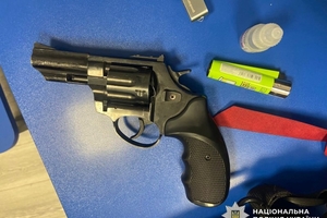 Новини Вінниці / Вінницький 16-річний підліток влаштував стрілянину посеред вулиці (ВІДЕО)